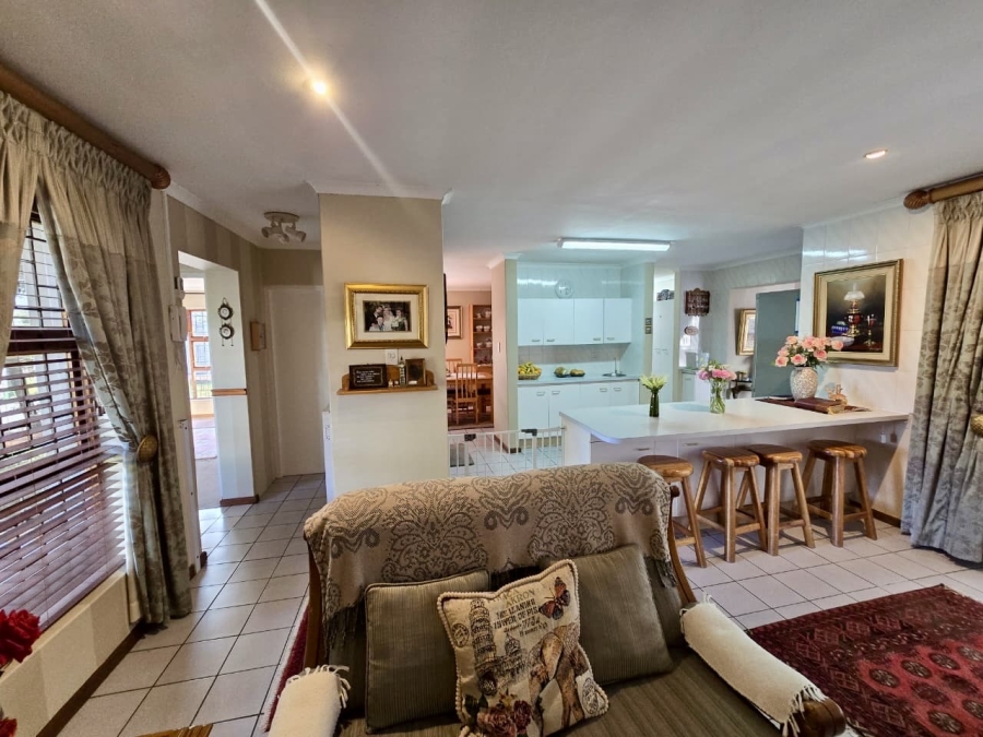 4 Bedroom Property for Sale in Loerie Park Western Cape